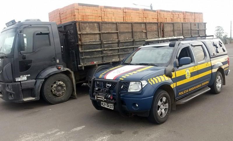 PRF flagra mais de 10 mil quilos de excesso de peso em apenas um caminhão
