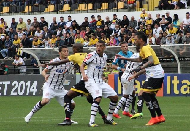  Na estreia de Dal Pozzo, Tigre empata com o Corinthians