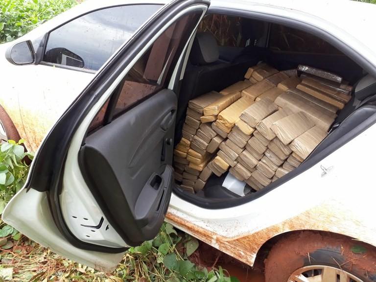 Carro clonado em SC é apreendido com meia tonelada de maconha