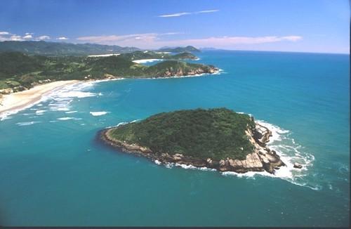 Francês é resgatado à deriva dentro de embarcação em alto-mar
