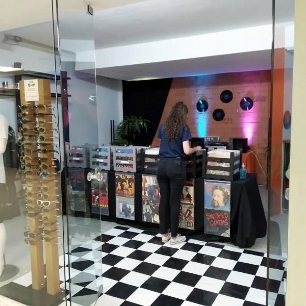 Acontece neste sábado mais uma edição da Feira de Vinil no Shopping Della