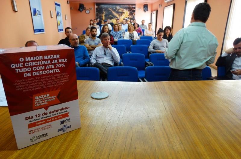 Comerciantes preparados para o 1º Bazar Open Shopping