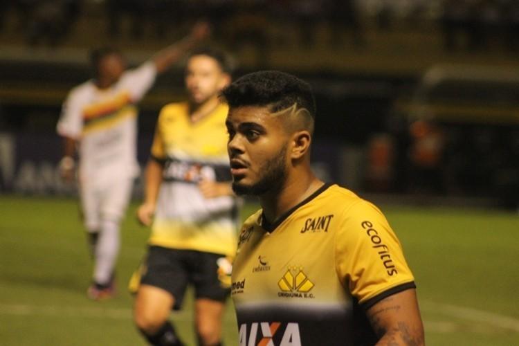 João Paulo acredita na primeira vitória diante da Ponte Preta 	