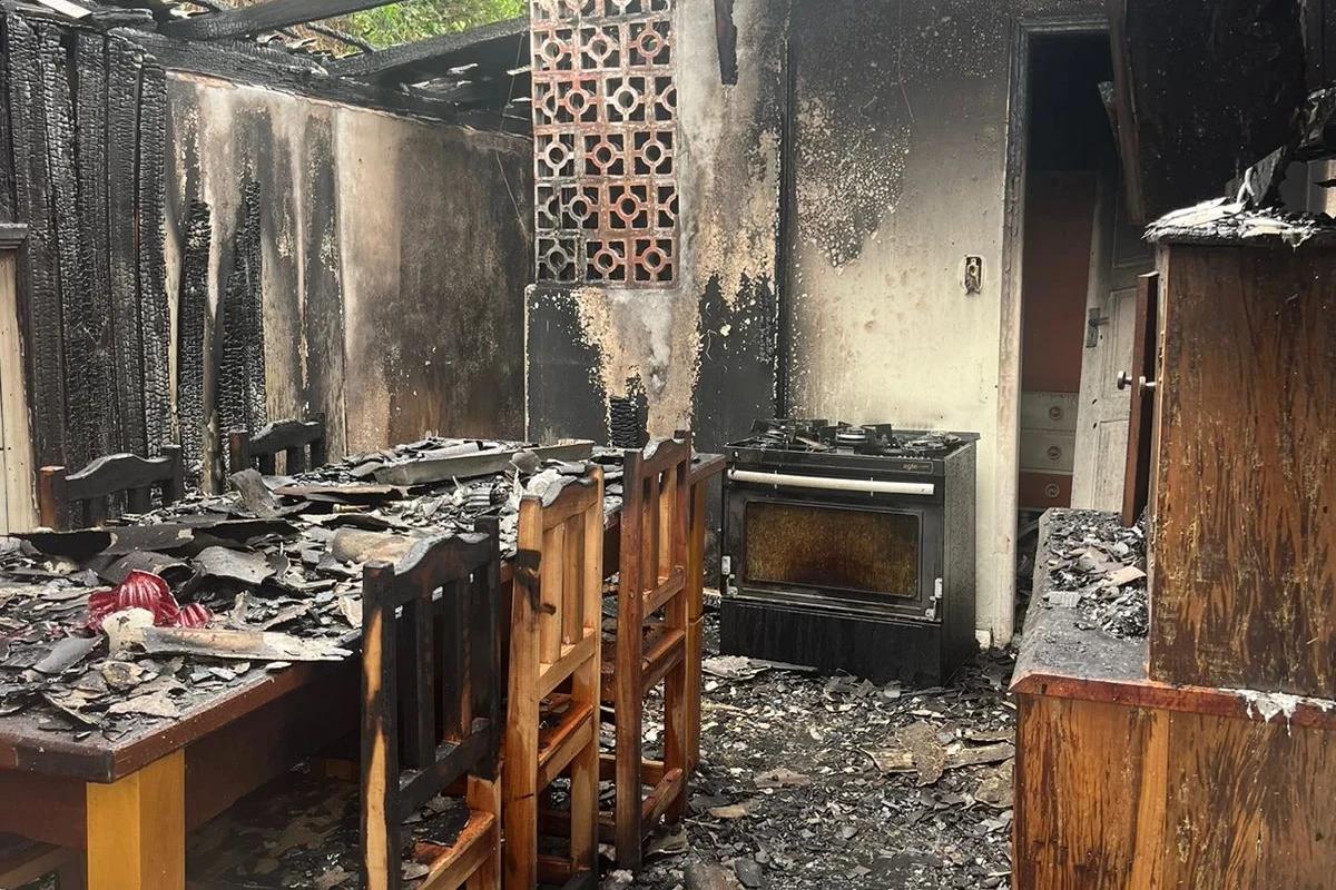 Casa é atingida por incêndio em Orleans