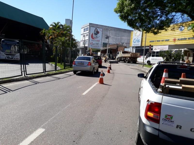 Obras na avenida Centenário exigem atenção de motoristas em Criciúma