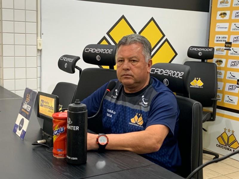 Técnico Roberto Cavalo tem problemas para montar o time titular
