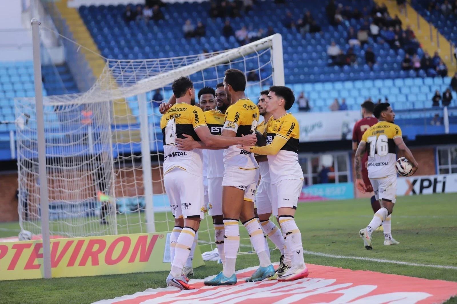 Veja as fotos e os gols do empate entre Avaí e Criciúma