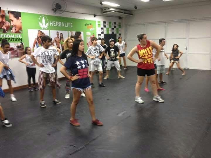 Multiplicando Talentos tem oficinas de Muay Thai, danças urbanas e zumba