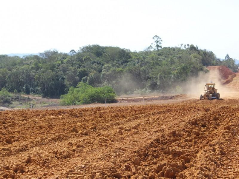 Quase metade da construção da Via Rápida na área urbana está concluída