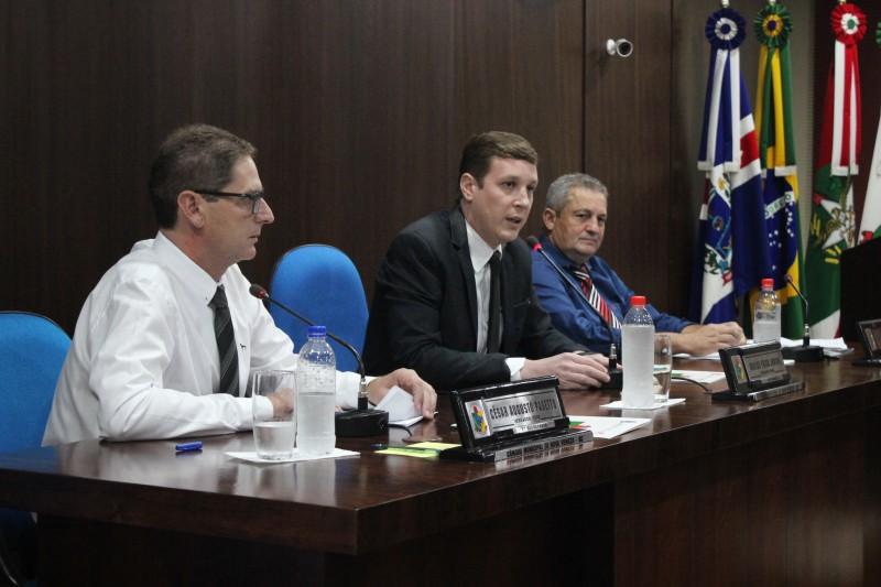 Legislativo de Nova Veneza faz a entrega de R$ 300 mil para o executivo