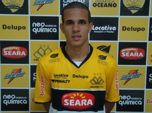 Roni se apresenta à Seleção