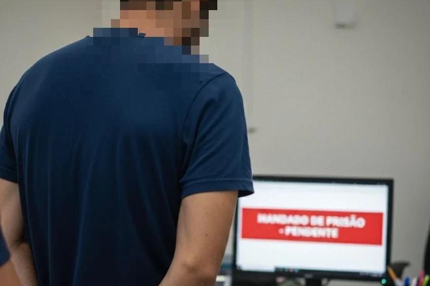 Homem vai à delegacia registrar perda de documentos e acaba preso em Criciúma
