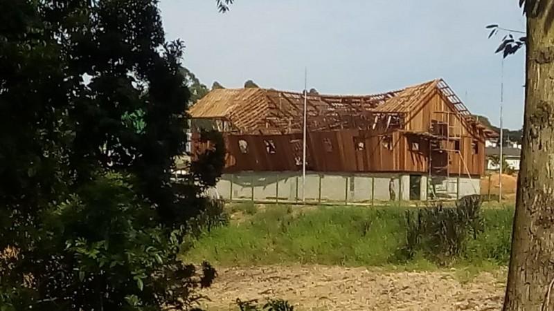 Parte de estrutura rompe durante construção no Parque do Imigrante
