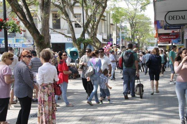 Confira os horários especiais do Natal no comércio de Criciúma