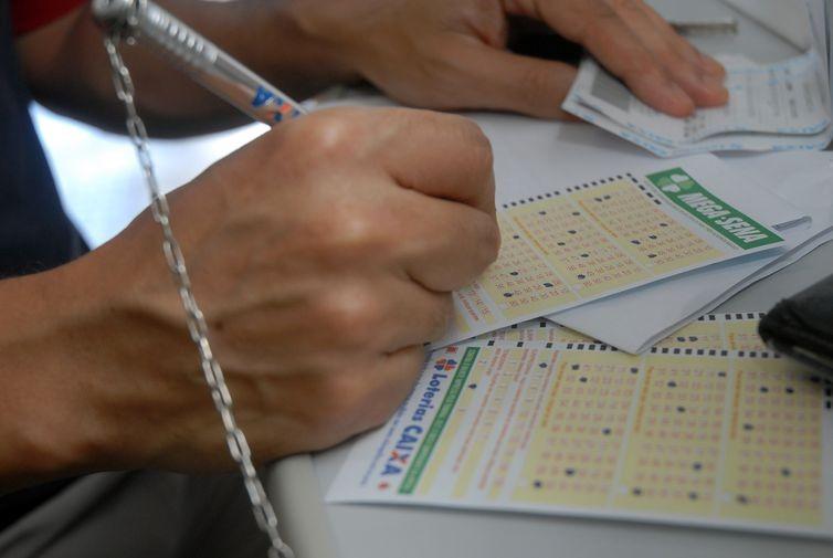 Mega-Sena acumula e promete pagar R$ 31 milhões nesta quarta-feira