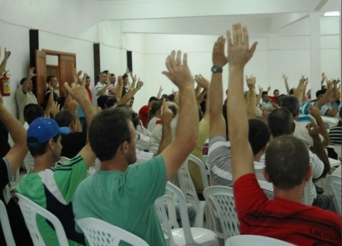 Ceramistas paralisam atividades na região