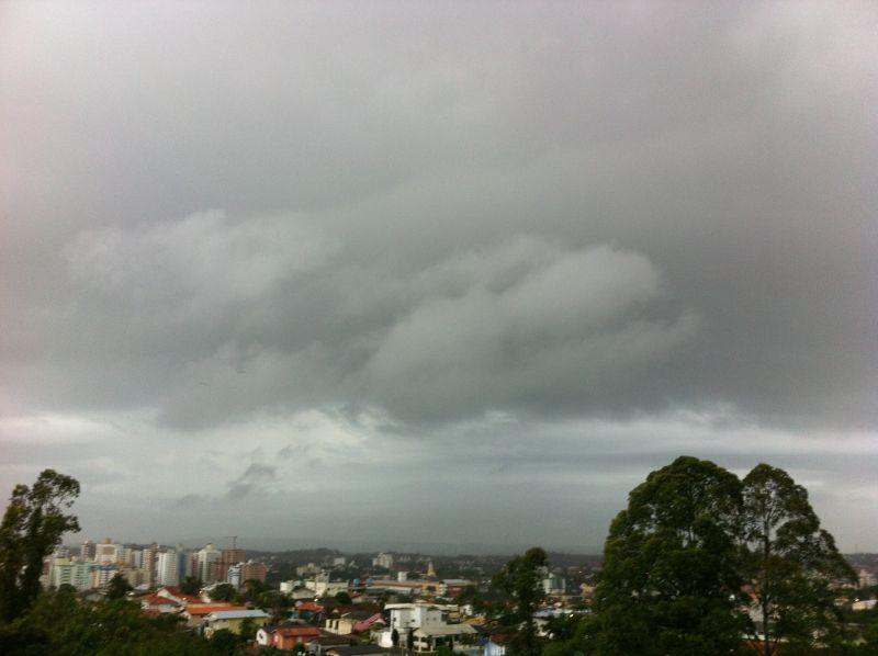 Defesa Civil alerta para risco de chuva, temporais e granizo na região