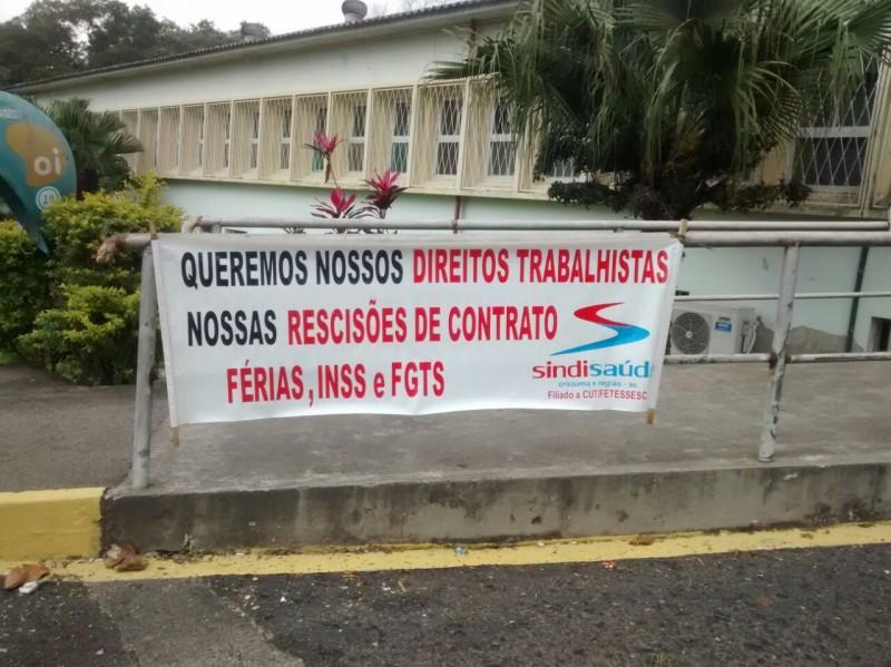 Sindicato realiza protesto no Hospital Santa Catarina