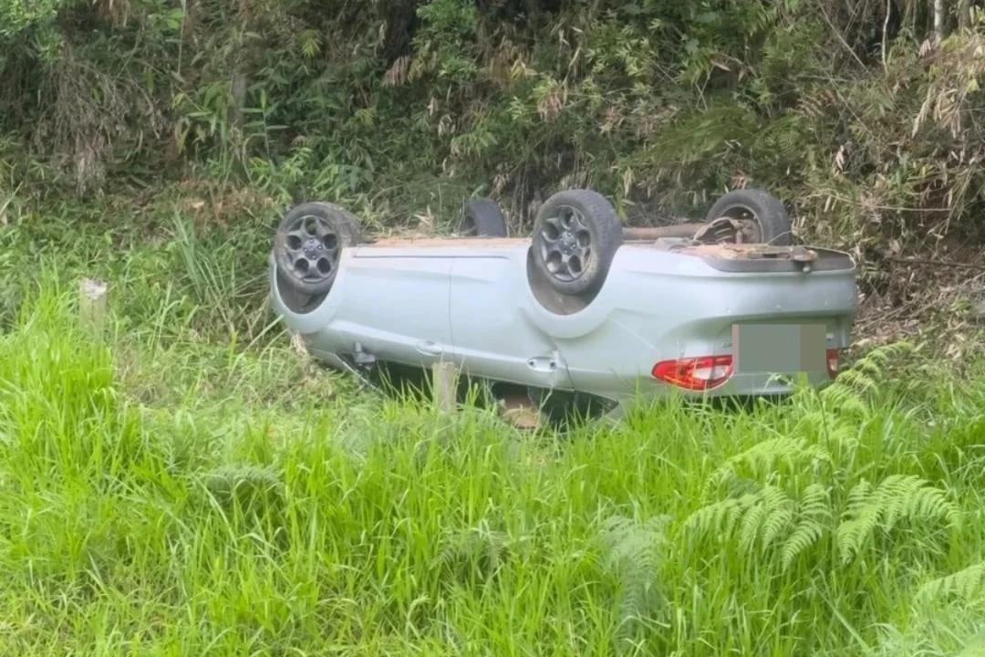 Lauro Müller: duas pessoas ficam feridas em capotamento