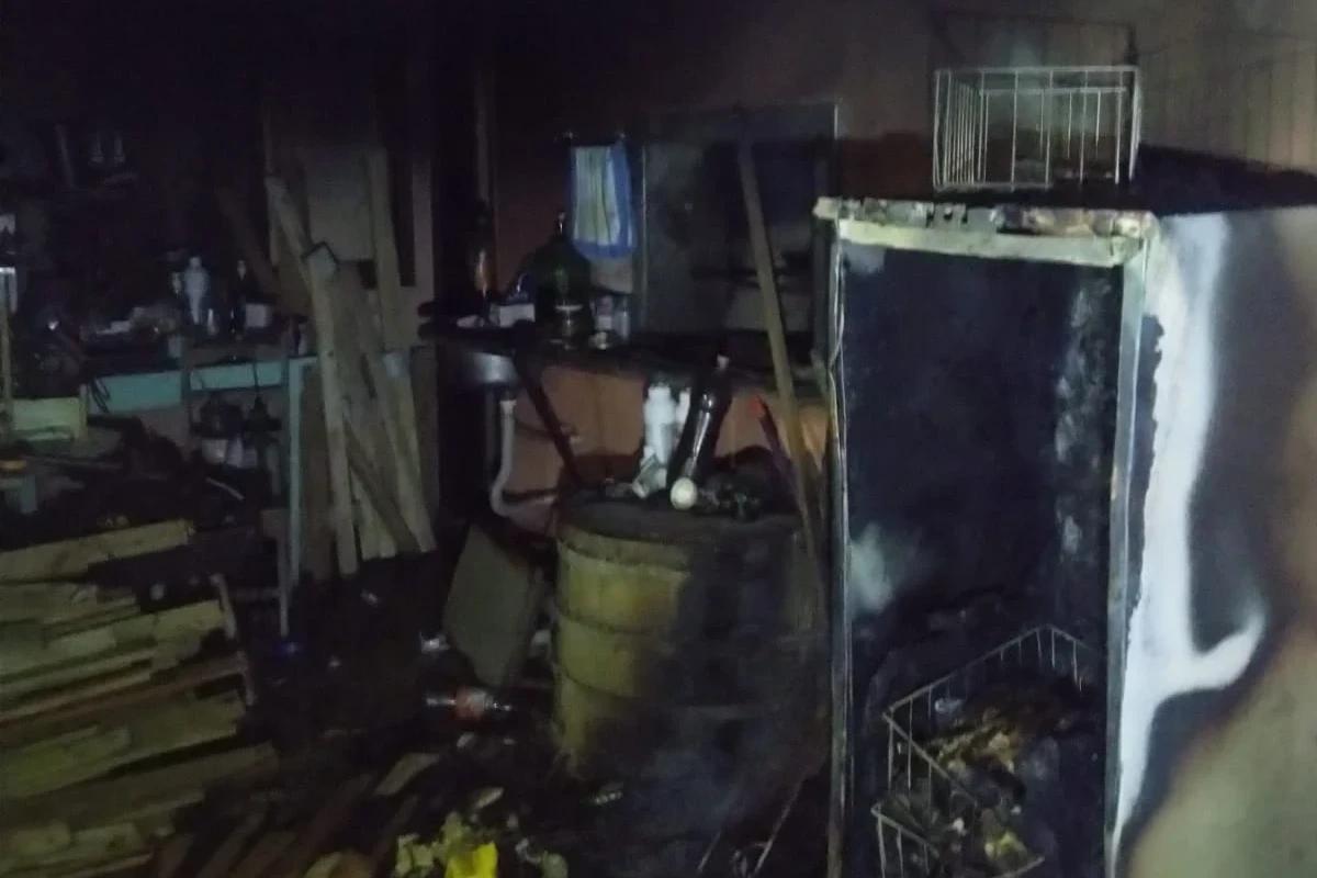 Incêndio em churrasqueira destrói freezer e derrete tomadas de residência em Criciúma