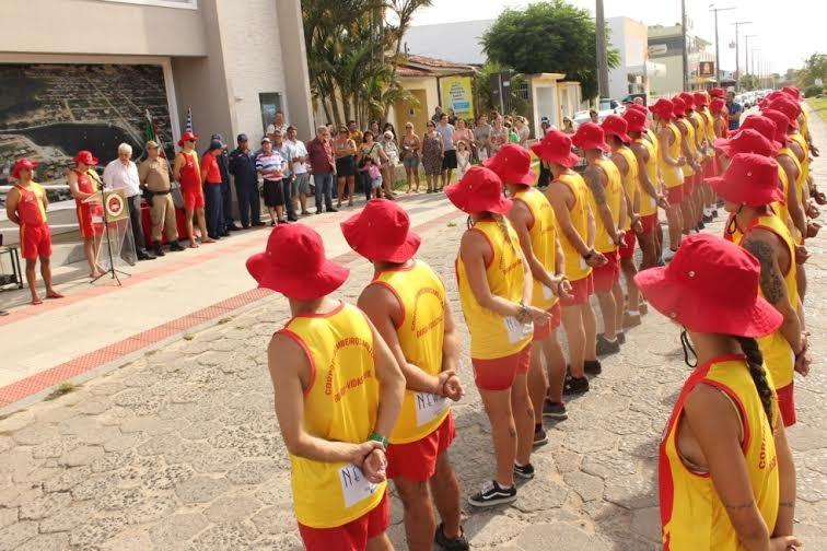Formatura certifica 29 guarda-vidas civis para a temporada no Rincão