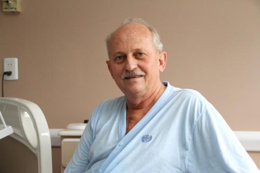 Sob cuidados de familiares, Padre Samiro segue em recuperação