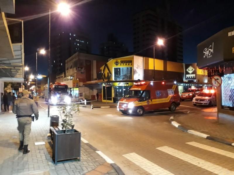 Fritadeira elétrica causa princípio de incêndio em estabelecimento