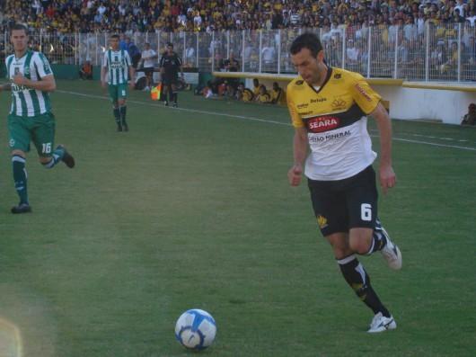 Tigre perdeu com três em campo