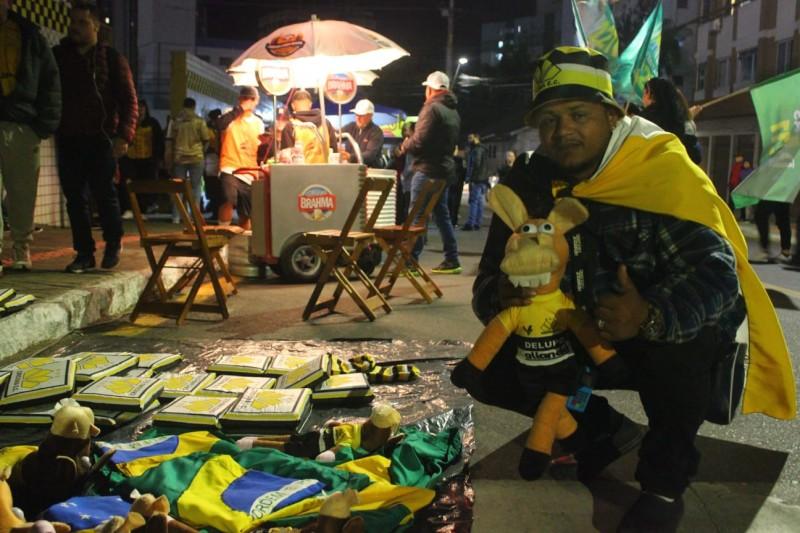 Noite de casa cheia também é noite de faturar em torno do Heriberto Hülse 