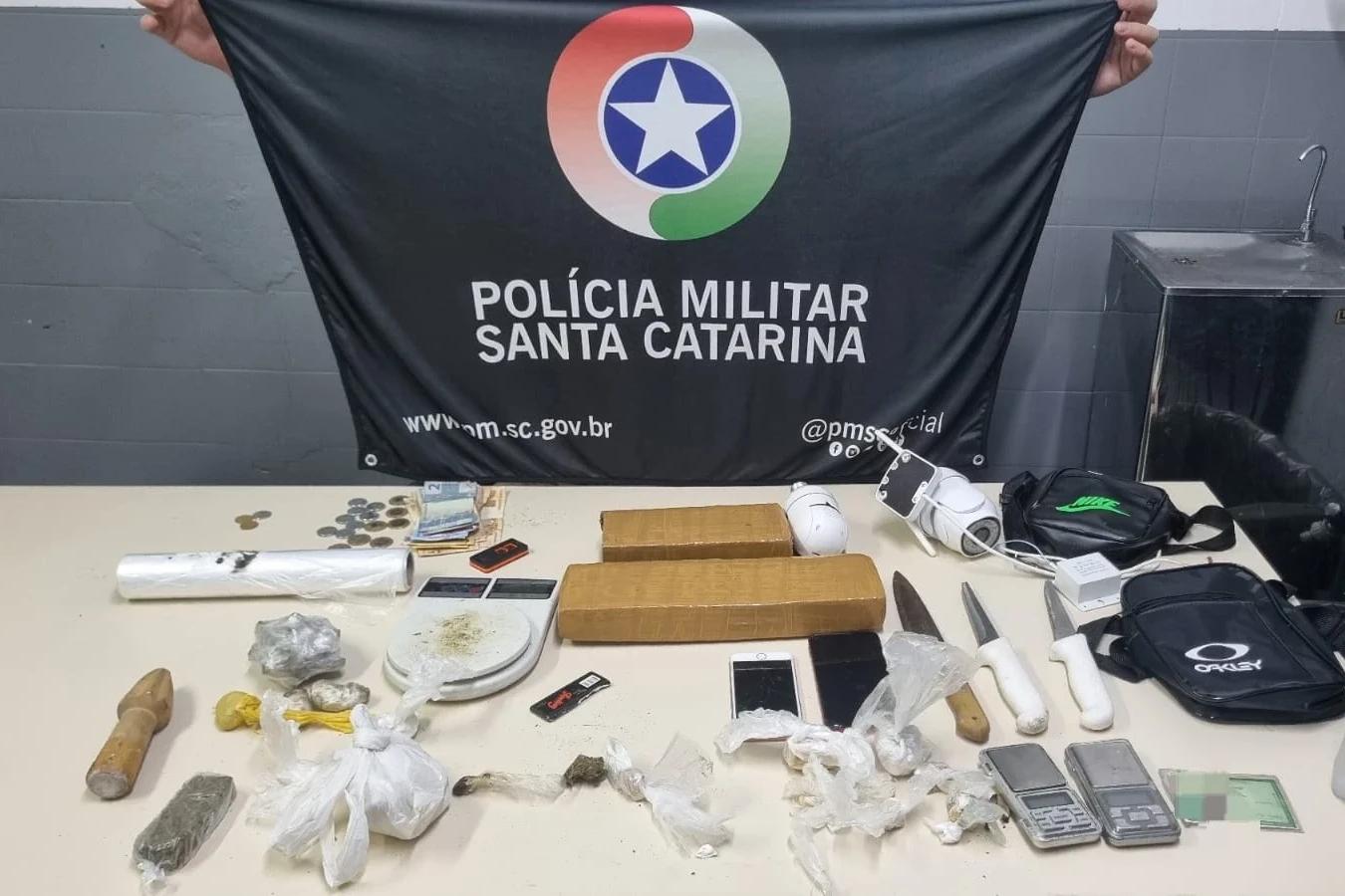 Jovem é flagrado com cocaína, maconha e crack em Criciúma