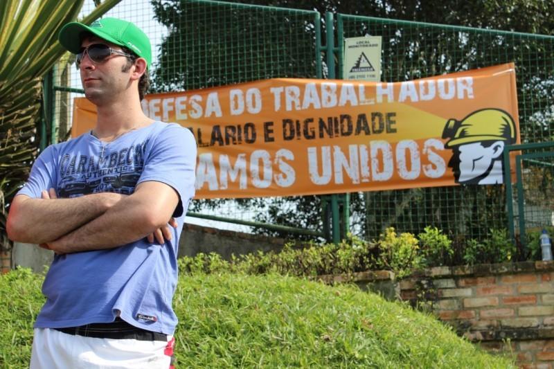 Mineiros continuam com manifestação nesta terça-feira
