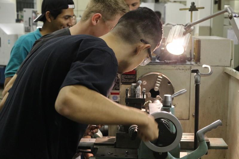 Cursos técnicos garantem tranquilidade profissional diante de incertezas