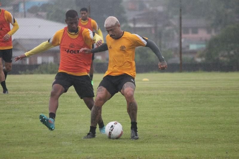 Criciúma inicia semana com treinos em dois períodos
