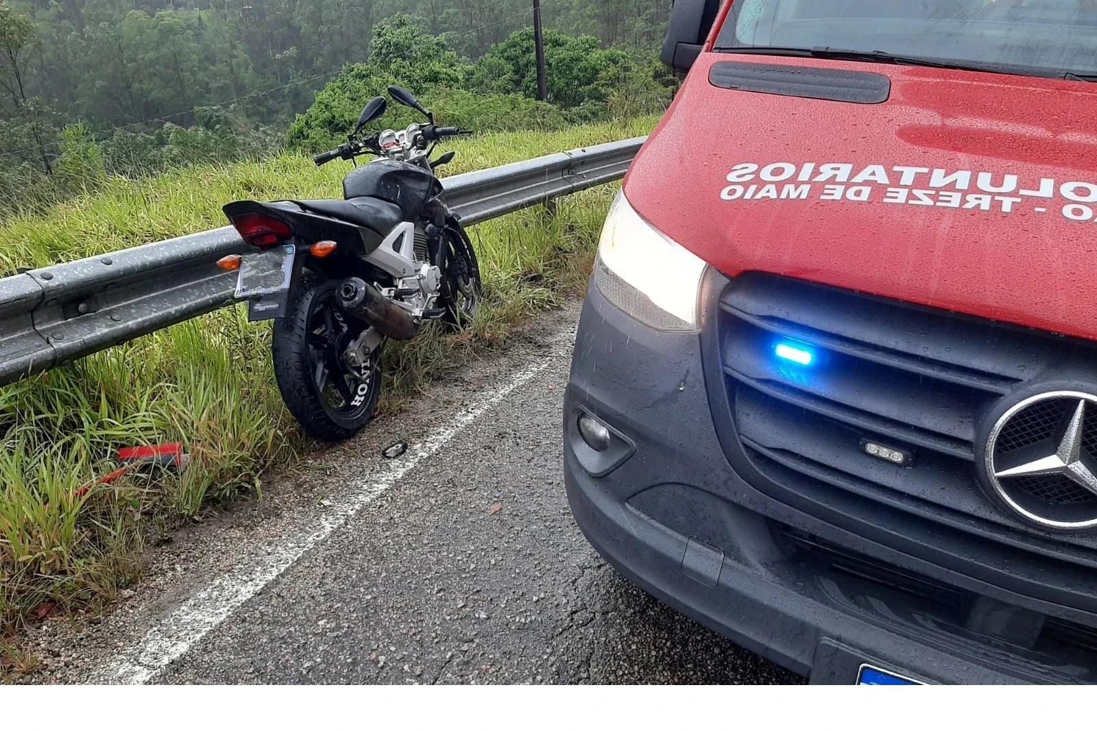 Motociclista fica ferido após sofrer queda em Treze de Maio