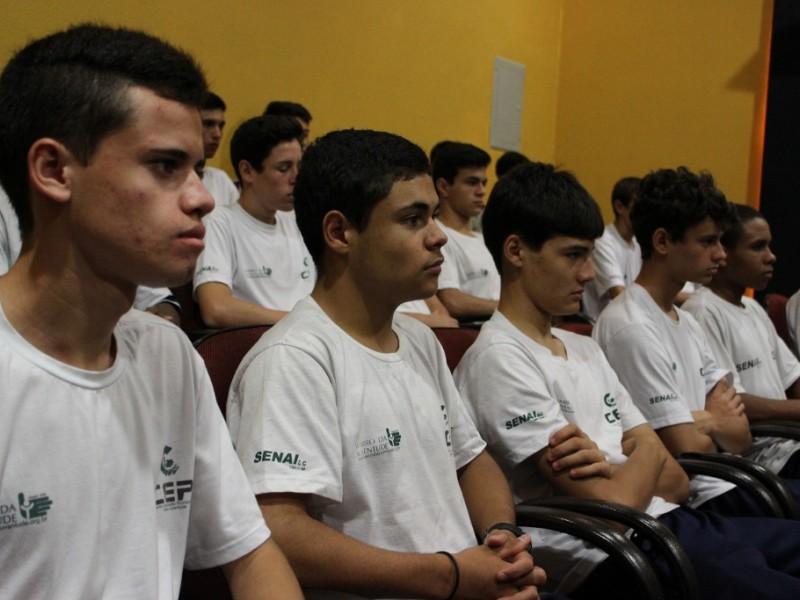 Em parceria, Bairro da Juventude e Senac lançam curso de Administração