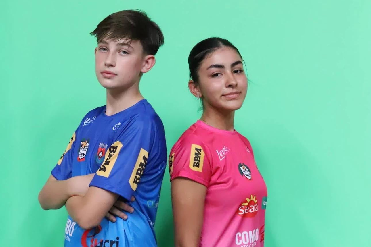 Com novas cores, atletas do Vôlei de Forquilhinha recebem uniformes