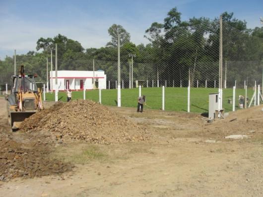 Campo de futebol pronto para receber os atletas de Treviso