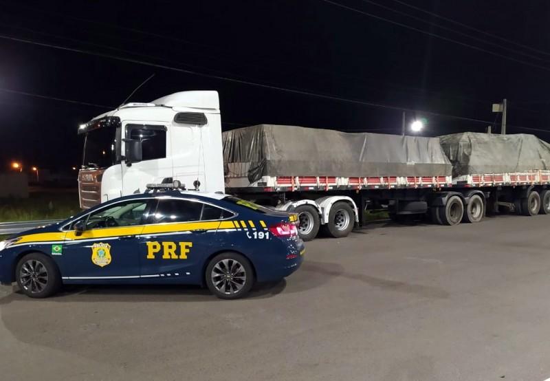 Carreta de Criciúma é flagrada com quase 20 toneladas de excesso de peso em Araranguá