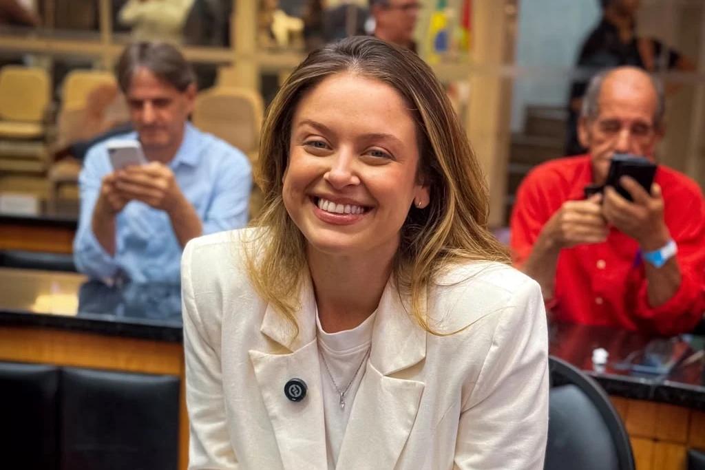 Giovana Mondardo é confirmada como candidata a deputada federal pelo PCdoB