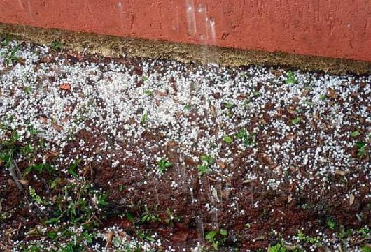 Granizo no RS deixa SC em alerta