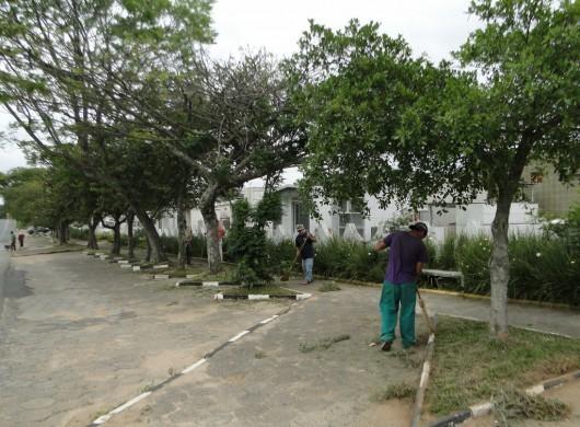 Cemitérios de Içara recebem reparos para o Dia de Finados