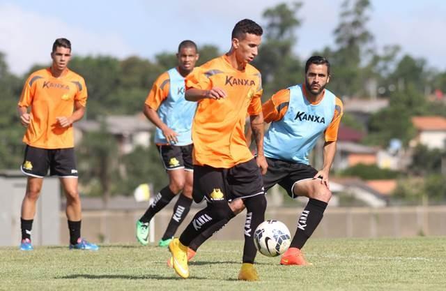 Dia de trabalho em dois períodos para o elenco tricolor
