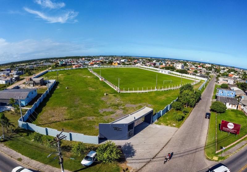 Concluída construção do pórtico e muros do Estádio Martinísio Manoel Silveira