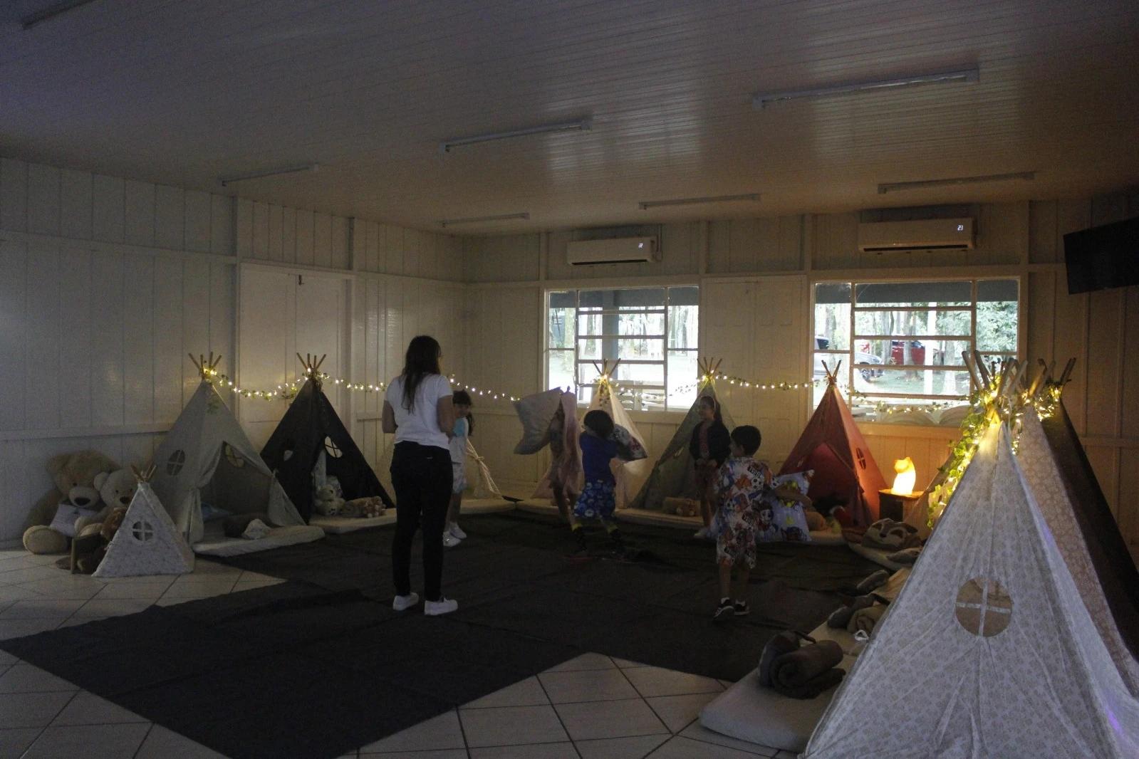Festa das Luzes: Colégio Satc prepara alunos do Infantil para o Ensino Fundamental