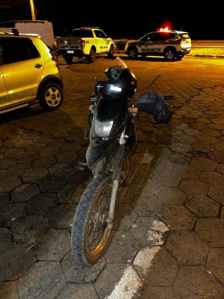 Condutor de motocicleta sofre múltiplas fraturas no pé após queda em trecho com obras na SC- 390