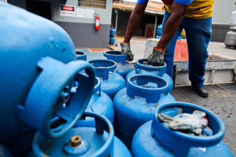 Petrobras anuncia redução no preço do gás de cozinha