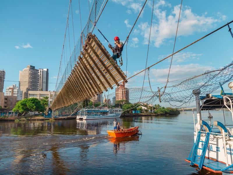 Prefeito de Passo de Torres busca apoio para reconstrução de ponte pênsil