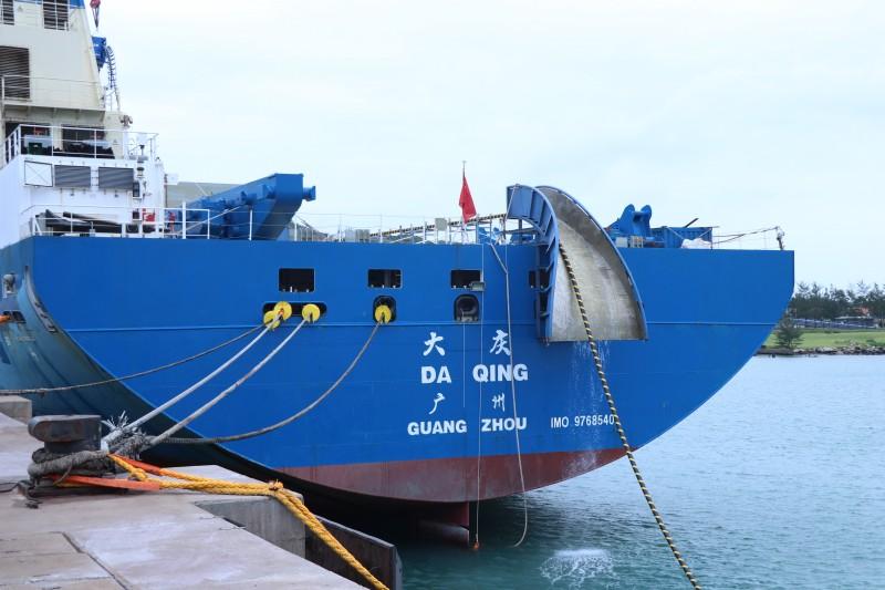 Porto de Imbituba conclui transbordo de cabos para linha de transmissão de energia