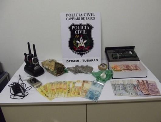 Avó é presa e neto de 14 anos é apreendido por tráfico de drogas