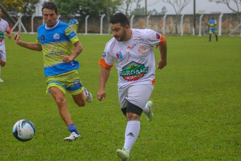 Partida beneficente com ídolos do Flamengo termina com goleada em Içara